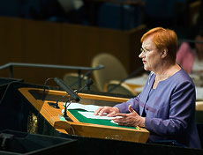 Tasavallan presidentti Tarja Halonen puhuu YK:n 64. yleiskokouksessa. Kuva: Mika Horelli