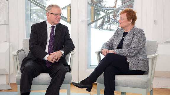 EU:n talouskomissaari Olli Rehn ja presidentti Tarja Halonen Mäntyniemessä 3.1.2011. Copyright &copy; Tasavallan presidentin kanslia