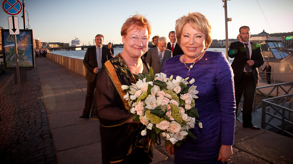 President Tarja Halonen och guvernör Valentina Matvijenko träffades under en flodkryssning på kvällen. Copyright©Repbulikens presidents kansli 