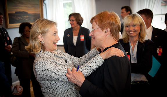Yhdysvaltain ulkoministeri Hillary Clinton ja presidentti Tarja Halonen Vilnassa 30. kesäkuuta 2011. Copyright &copy; Tasavallan presidentin kanslia