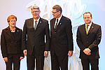 Tasavallan presidentti Tarja Halonen, Latvian presidentti Valdis Zatlers, pääministeri Matti Vanhanen ja BSAG:n hallituksen puheenjohtaja Ilkka Herlin. Copyright © Tasavallan presidentin kanslia