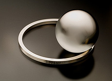 Eduskunnan oikeusasiamiehen juhlaveistos on nimeltään 