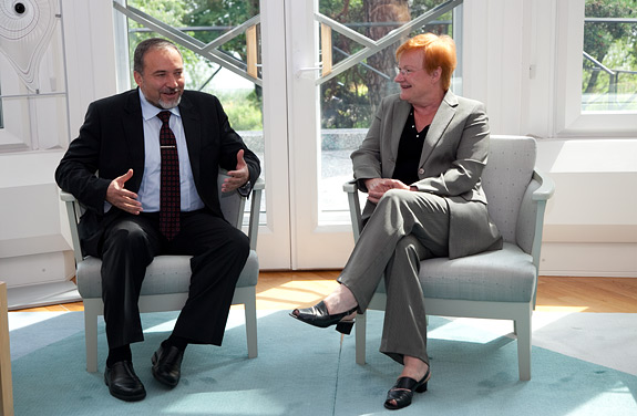 Presidentti Halonen ja Israelin ulkoministeri Avigdor Lieberman tapasivat Mäntyniemessä.  Copyright &copy; Tasavallan presidentin kanslia
