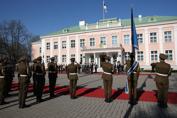  Viralliset vastaanottoseremoniat Viron presidentinlinnan Kadriorgin pihalla. Copyright © Tasavallan presidentin kanslia 