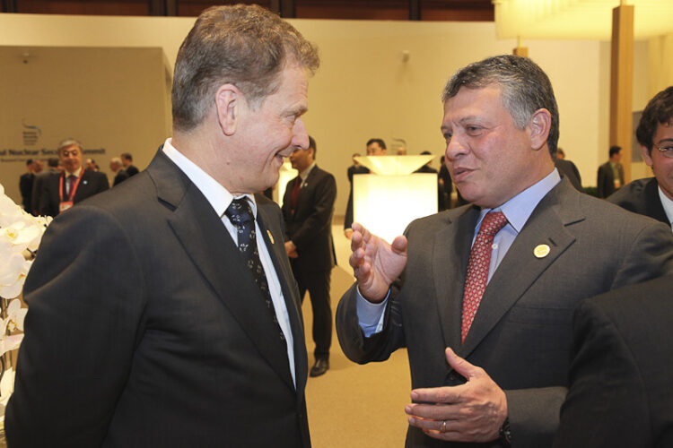  Republikens president Sauli Niinistö och kung Abdulah II av Jordanien vid toppmötet för kärnsäkerhet i Seoul i Sydkorea den 26 mars 2012.  Copyright © Republikens presidents kansli