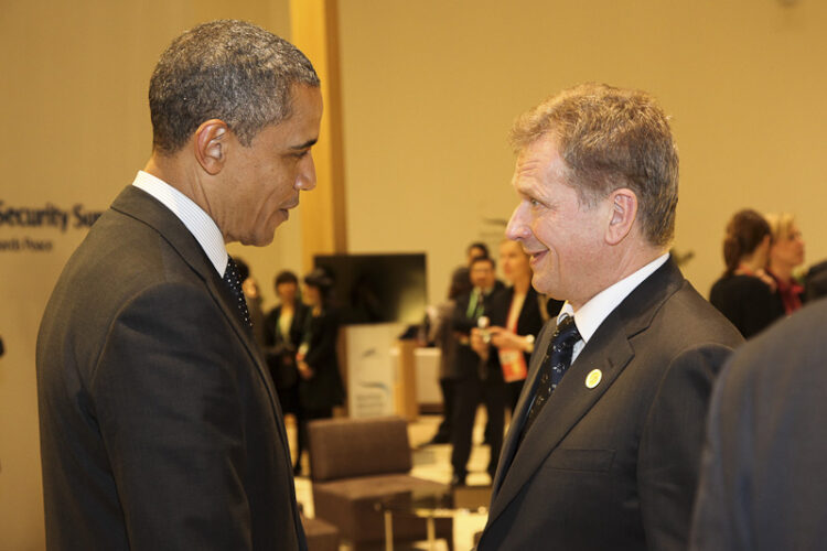  Republikens president Sauli Niinistö och Förenta staternas president Barack Obama vid toppmötet om kärnsäkerhet i Seoul i Sydkorea den 26 mars 2012. Copyright © Republikens presidents kansli