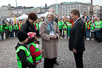 President Niinistö tog emot årets majblomma på Salutorget framför Presidentens slott torsdagen den 26 april 2012. Copyright © Republikens presidents kansli 