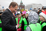 President Niinistö tog emot årets majblomma på Salutorget framför Presidentens slott torsdagen den 26 april 2012. Copyright © Republikens presidents kansli 