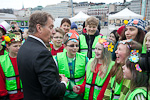 President Niinistö tog emot årets majblomma på Salutorget framför Presidentens slott torsdagen den 26 april 2012. Copyright © Republikens presidents kansli 