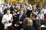  President Sauli Niinistö och hans maka Jenni Haukio besökte den finska sjömanskyrkan i London för att hälsa på det finländska samfundet.   Bild: Lehtikuva 