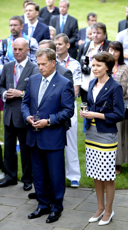             Presidentti Sauli Niinistö ja puoliso Jenni Haukio osallistuivat Suomen Lontoon-suurlähettilään Pekka Huhtaniemen järjestämälle vastaanotolle maanantaina 29. heinäkuuta 2012. Kuva: Lehtikuva 