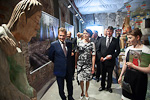 Presidenttipari tutustui kävellen Stockforsin ruukkialueeseen ja vieraili ITE-taiteen näyttelyssä. Copyright © Tasavallan presidentin kanslia 