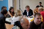  Presidentti Niinistö osallistui kutsuvieraiden ja nuorten kanssa arkikeinojen jalkauttamista pohtineeseen työpajaan. Copyright © Tasavallan presidentin kanslia 