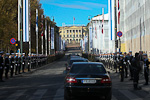  Valtiovierailun kunniaksi Kuninkaanlinnalle johtava katu oli koristeltu Suomen ja Norjan lipuilla. Copyright © Tasavallan presidentin kanslia 