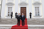  Presidentit Bellevuen linnan edustalla Berliinissä. Copyright © Tasavallan presidentin kanslia 