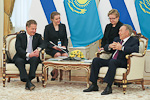 Virallisissa keskusteluissa presidentti Nazarbajevin kanssa esillä olivat Suomen ja Kazakstanin kahdenväliset suhteet ja yhteistyömahdollisuudet, alueelliset ja kansainväliset kysymykset, EU-Kazakstan -suhteet sekä demokratiakehitys. Copyright © Tasavallan presidentin kanslia