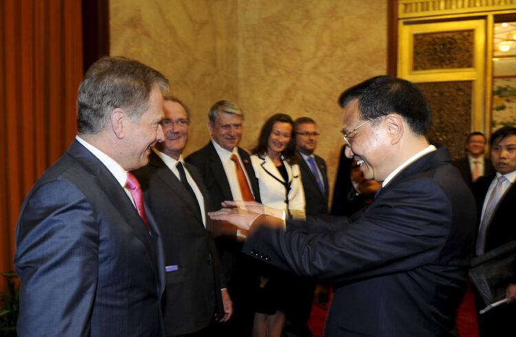 Presidentti Niinistö tapasi Kiinan pääministerin Li Keqiangin tiistaina 9. huhtikuuta 2013 Pekingissä. Keskusteluissa olivat esillä Suomen ja Kiinan suhteet sekä yhteistyömahdollisuudet. Kuva: Lehtikuva