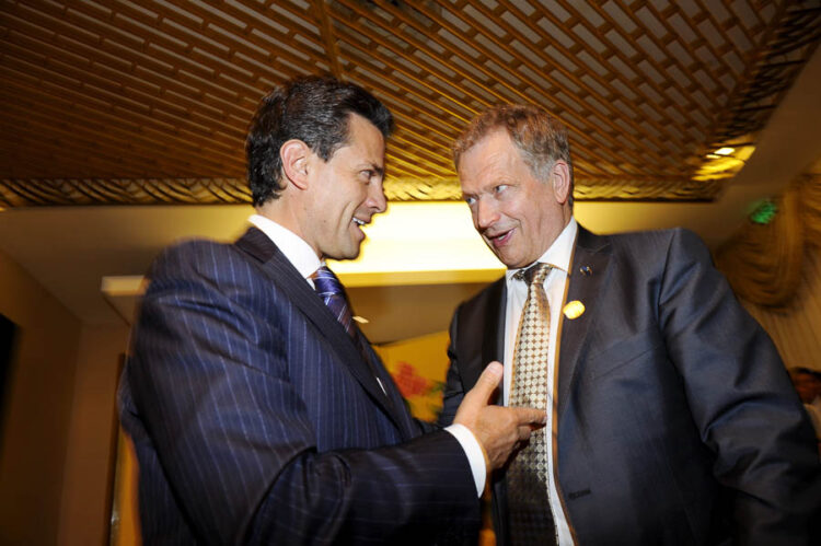  Presidentti Niinistö ja Meksikon presidentti Enrique Peña Nieto tapasivat Boaolla. He käsittelivät keskusteluissaan Suomen ja Meksikon kahdenvälisiä suhteita ja Meksikon uudistuskehitystä. Kuva: Lehtikuva 