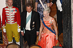  Presidentti Sauli Niinistö, kuningatar Margareeta II, puoliso Jenni Haukio ja prinssi Henrik saapuvat valtiovierailun juhlapäivällisille torstaina 4. huhtikuuta 2013. Copyright © Tasavallan presidentin kanslia 