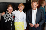             Toni, ohjaaja Virpi Suutari ja presidentti Niinistö elokuvan jälkitunnelmissa.