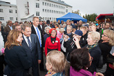 Presidentti Niinistön vierailu Meri-Lapissa alkoi Keminmaan Pohjanrannassa järjestetyillä Meri-Lapin ruokamessuilla. Tuliaisiksi kotiin lähti limppu, mesimarjahilloa, kuivattuja sieniä ja Lapin puikulaperunaa. Copyright © Tasavallan presidentin kanslia