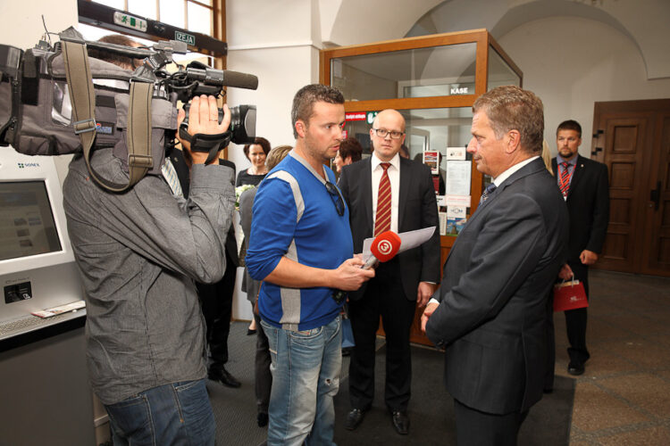  Presidentti Niinistö latvialaisen televisiokanavan haastateltavana. Copyright © Tasavallan presidentin kanslia
            