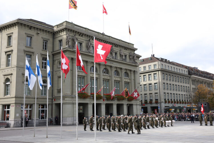 Bernissä järjestettiin valtiovierailun viralliset seremoniat: kansallislaulut ja kunniakomppanian tarkastus. Copyright © Tasavallan presidentin kanslia