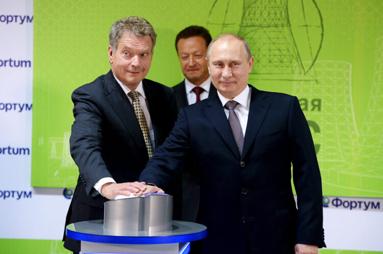             Presidentti Putin ja presidentti Niinistö vihkivät Fortumin maakaasua käyttävän lauhdevoimalaitoksen käyttöön Njaganissa 24. syyskuuta 2013. Kuva: Lehtikuva 