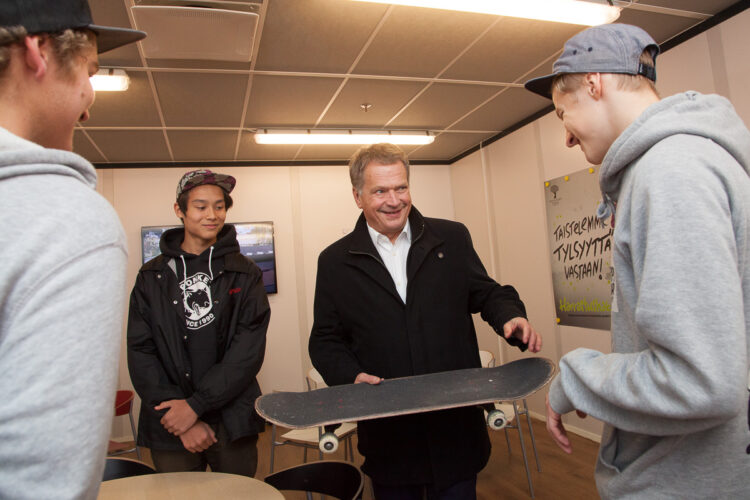 Visit at the Luuppi youth activity centre on 2 October 2013. Copyright © Office of the President of the Republic 