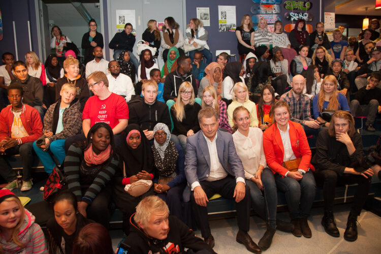  Visit at the Luuppi youth activity centre on 2 October 2013. Copyright © Office of the President of the Republic 