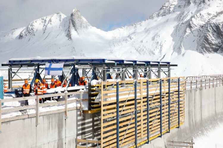 Toisen vierailupäivän ohjelmassa oli myös tutustuminen Linth-Limmernin vesivoimalaitokseen Glarusin kantonissa. Copyright © Tasavallan presidentin kanslia