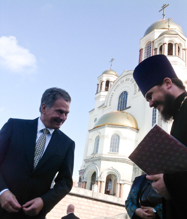 Presidentti Niinistö vieraili Jekaterinburgin Verikirkossa ennen siirtymistä Njaganiin. Kirkko rakennettu tsaari Nikolai II:n perheen surmapaikalle. Copyright © Tasavallan presidentin kanslia