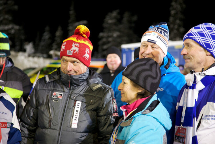 Presidentti Niinistö Rukan maailmancupin avauskilpailuissa 29. marraskuuta. Presidentin seurassa kansainvälisen hiihtoliiton FIS:n pääsihteeri Sarah Lewis, Suomen olympiakomitean pääsihteeri Mika Sulin ja Rukan kisojen pääsihteeri Seppo Linjakumpu. Kuva: Jussi Ovaskainen