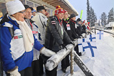 Kisojen suojelijan, presidentti Niinistön seurassa sprinttihiihdon finaaleja seurasivat kisäemäntä Pirkko Määttä (vas.) ja kisaisäntä Kalevi ’Susi-Kalle’ Oikarainen (toinen vas.). Copyright © Tasavallan presidentin kanslia