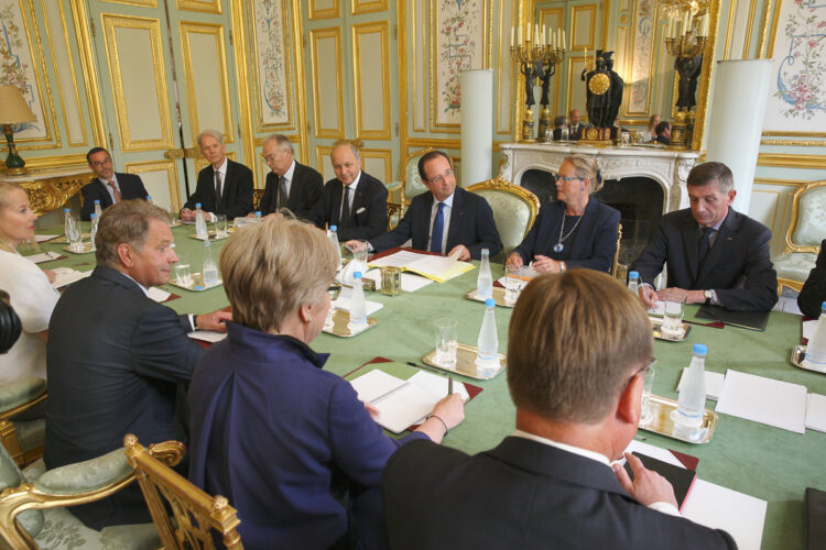 Official visit to France on 9-11 July 2013. Copyright © Office of the President of the Republic