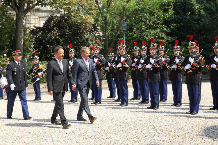 Official visit to France on 9-11 July 2013. Copyright © Office of the President of the Republic