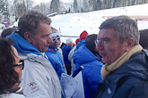  President Niinistö på sprintskidåkningens läktare tillsammans med ordförande för Internationella olympiska kommittén Thomas Bach. Bach är själv OS-guldmedaljör i fäktning från år 1976. Copyright © Republikens presidents kansli