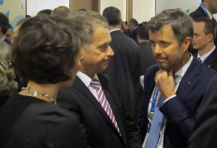  Talking to Crown Prince Frederik of Denmark. Copyright © Office of the President of the Republic 