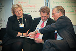 Norjan pääministeri Erna Solberg, presidentti Niinistö ja Philipsin toimitusjohtaja Frans van Houten. Copyright © Tasavallan presidentin kanslia