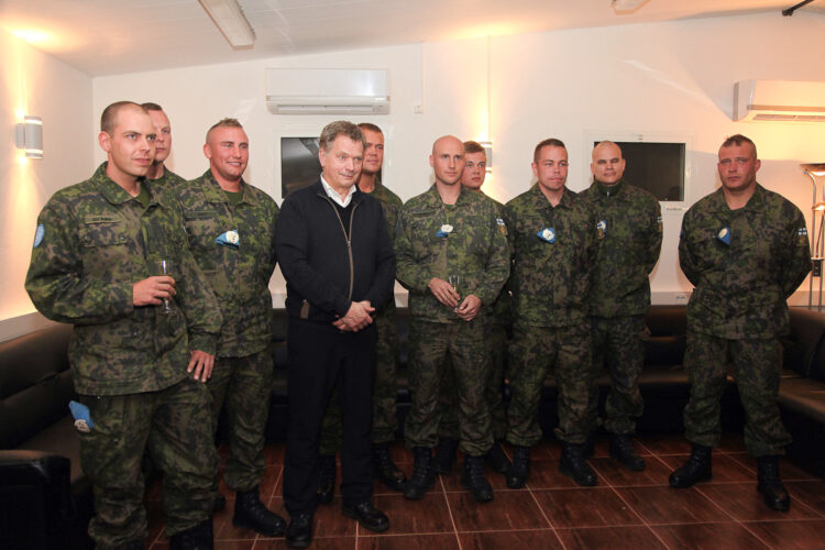  Tukikohdassa presidentti Niinistö tapasi suomalaisia rauhanturvaajia. Copyright © Tasavallan presidentin kanslia 