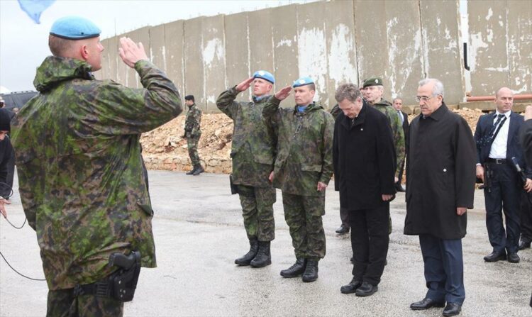  President of the Republic Sauli Niinistö and the Lebanese President Michel Sleiman inspecting the honorary contingent. On the President's right is the battalion commander, Lieutenant Colonel Kari Nisula. Copyright © Office of the President of the Republic 