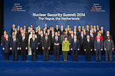 Ydinturvahuippukokoukseen osallistuvien maiden päämiehet ryhmäkuvassa. Kuva: Nuclear Security Summit 2014