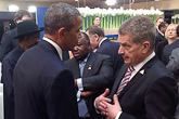  President Sauli Niinistö och Förenta staternas president Barack Obama diskuterar under toppmötet om kärnsäkerhet. Copyright © Republikens presidents kansli 