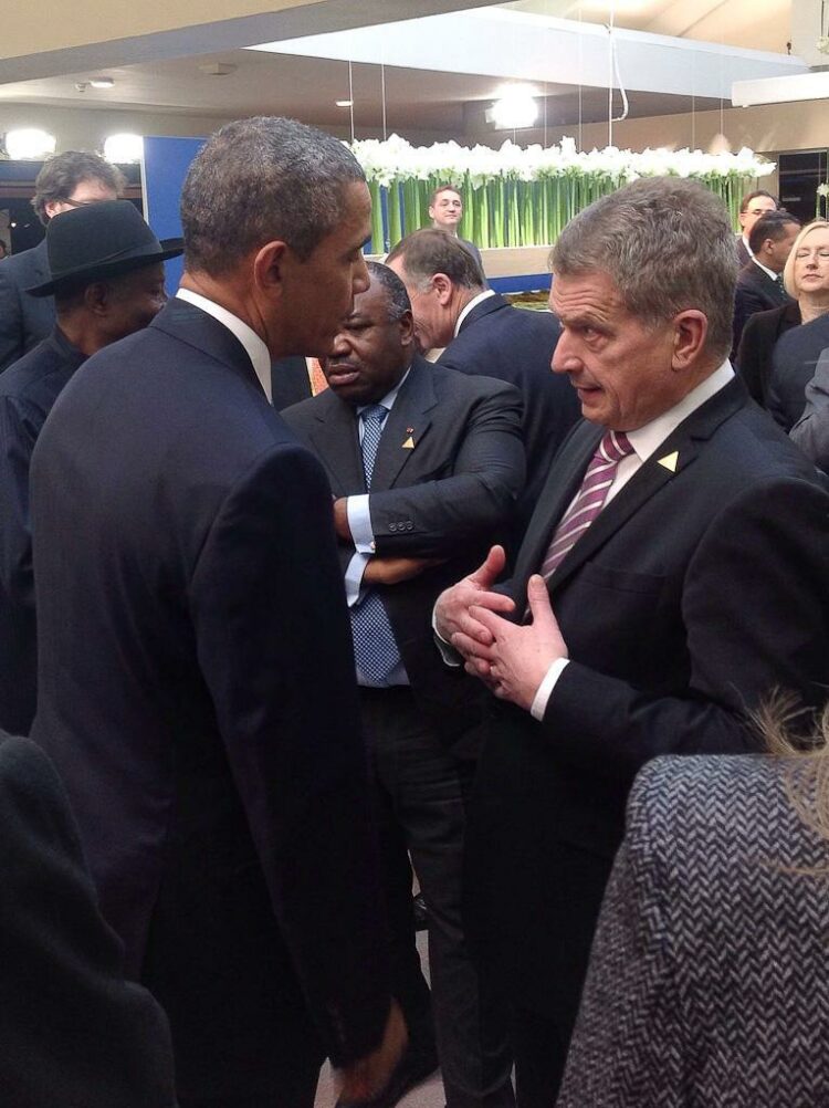  President Sauli Niinistö och Förenta staternas president Barack Obama diskuterar under toppmötet om kärnsäkerhet. Copyright © Republikens presidents kansli 