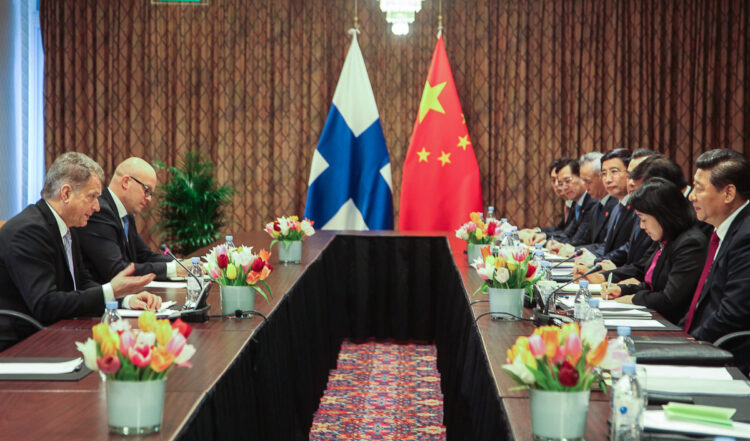  Presidentti Sauli Niinistö ja Kiinan presidentti Xi Jinping tapasivat 23. maaliskuuta Hollannin Noordwijkissa ennen Haagissa järjestettävää kansainvälistä ydinturvahuippukokousta. Copyright © Tasavallan presidentin kanslia 