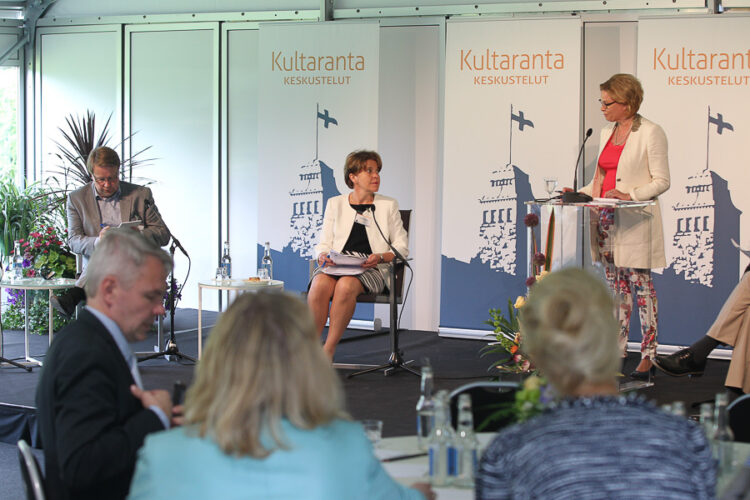 Kultaranta-keskustelut 8.-9.6.2014. Copyright © Tasavallan presidentin kanslia ” 