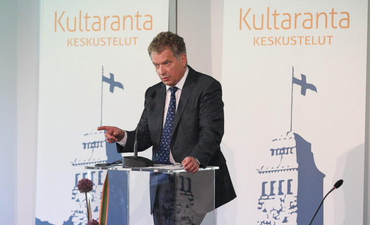 Kultaranta-keskustelut 8.-9.6.2014. Copyright © Tasavallan presidentin kanslia ” 