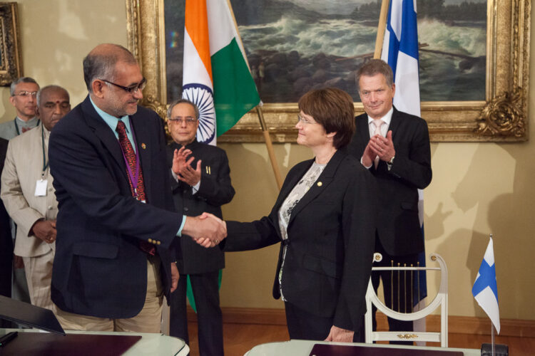  State visit of President of India Pranab Mukherjee on 14–16 October 2014. Copyright © Office of the President of the Republic  
