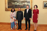  Sharmistha Mukherjee, presidentti Pranab Mukherjee, tasavallan presidentti Sauli Niinistö ja puoliso Jenni Haukio virallisessa kuvassa. Copyright © Tasavallan presidentin kanslia 