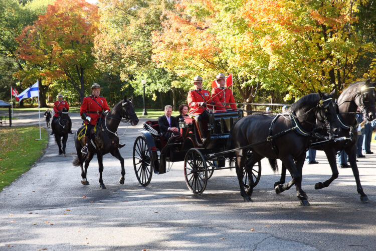  The Presidential couple arriving at the official reception ceremony at Rideau Hall in Ottawa, the official residence of Governor General David Johnston. Copyright © Office of the President of the Republic
